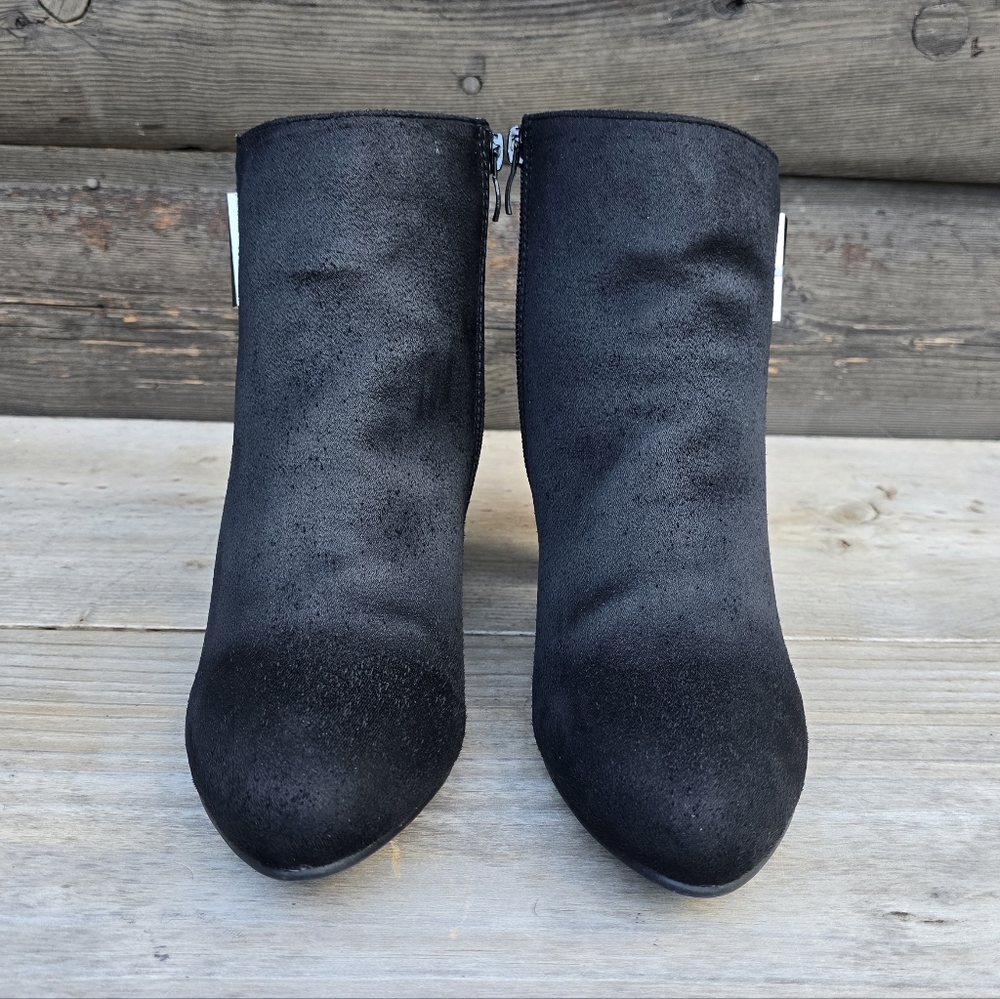 CL By Laundry Not Sorry Modern Minimalist Block Heel Comfort Bootie 9M - Picture 8 of 15
